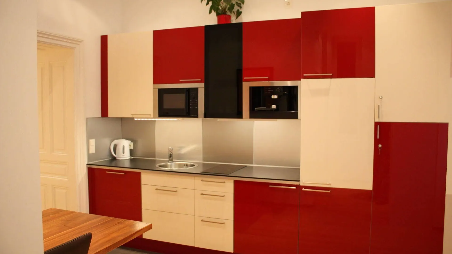 Govienna Opera Apartment 4*, Wien
